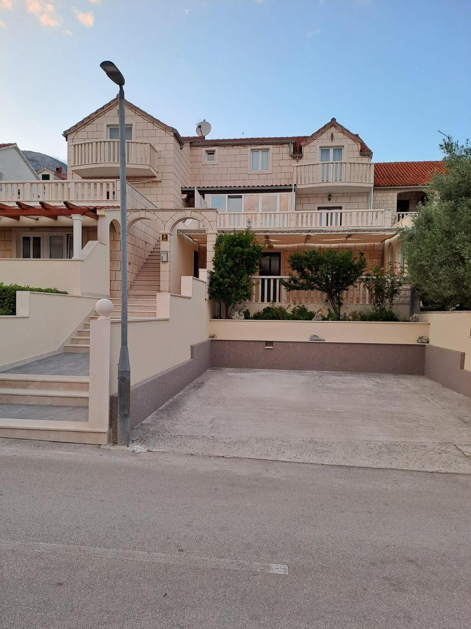 Apartments Jerica Bol Bagian luar foto